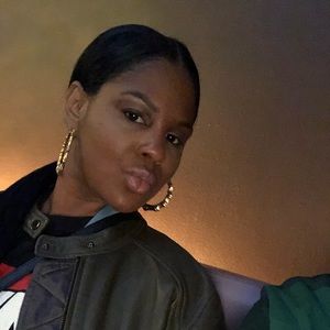 Meet your Posher, Jakita